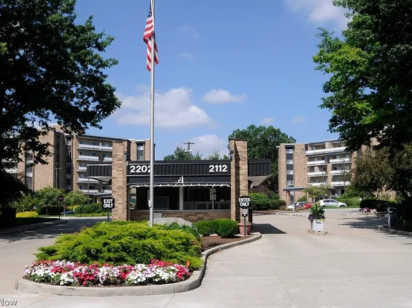 2112 Acacia Park Dr APT 304, Lyndhurst, OH 44124