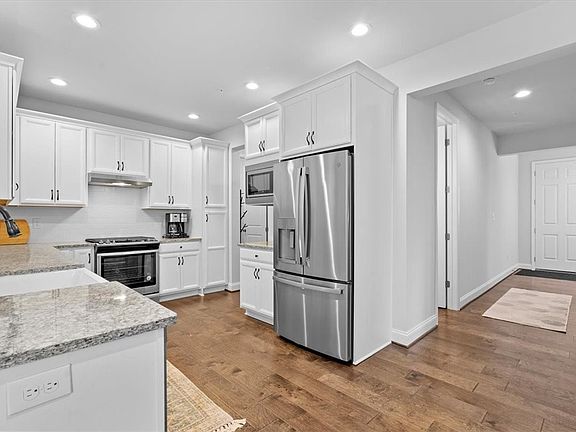 5th image of 439 Roebling Ct
