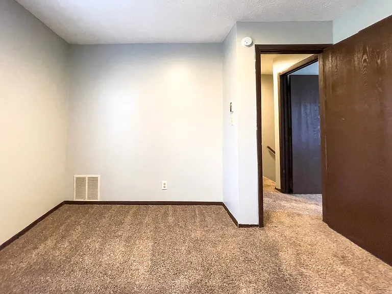 East Memorial Apartments — Photo 51