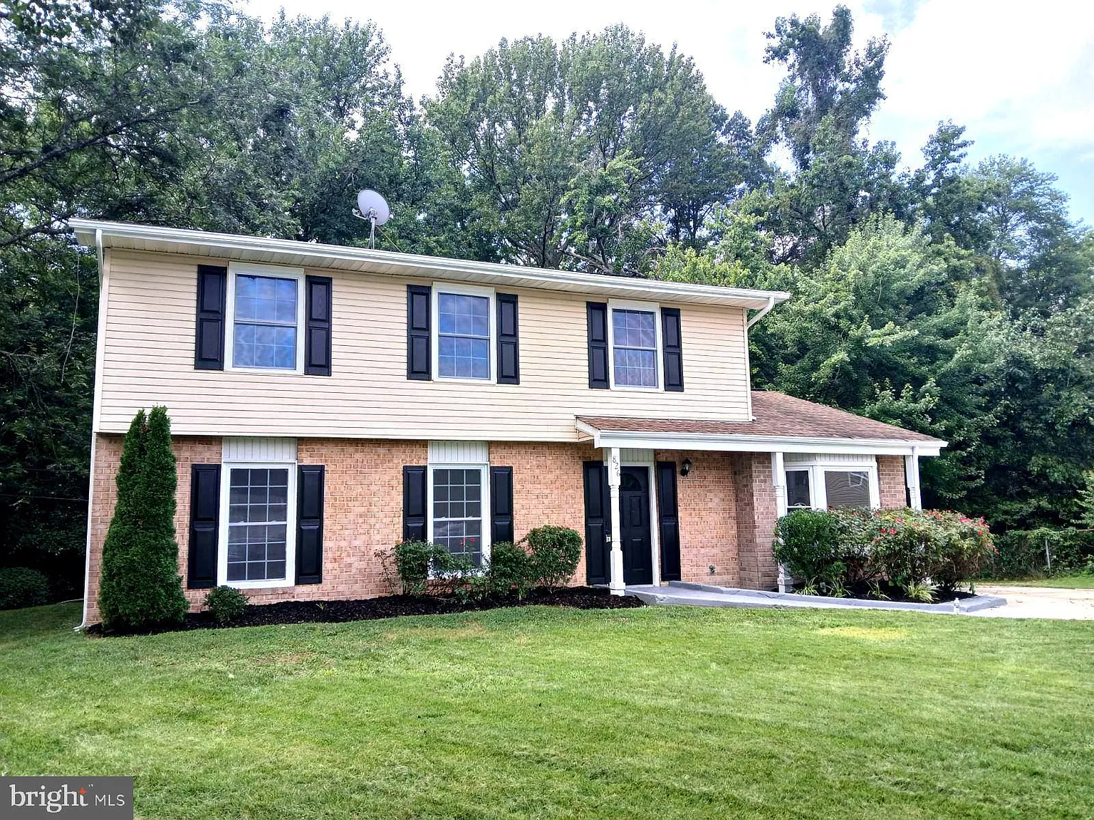 826 Roxbury Ct photo 1