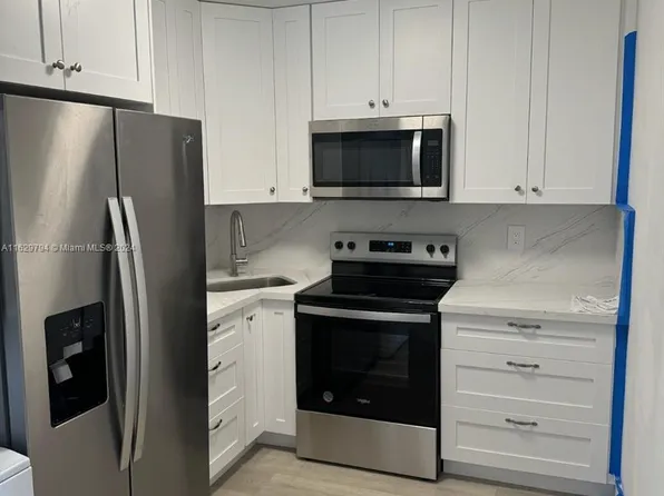 8321 NW 7th St #1-402, Miami, FL 33126