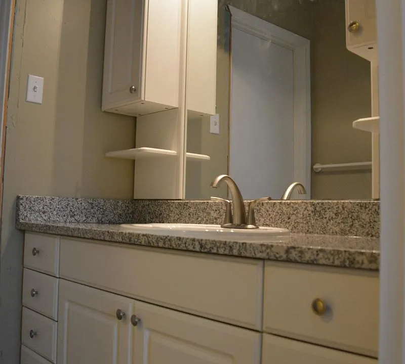 1299 Cumberland Road NE Bathroom | Granite counters