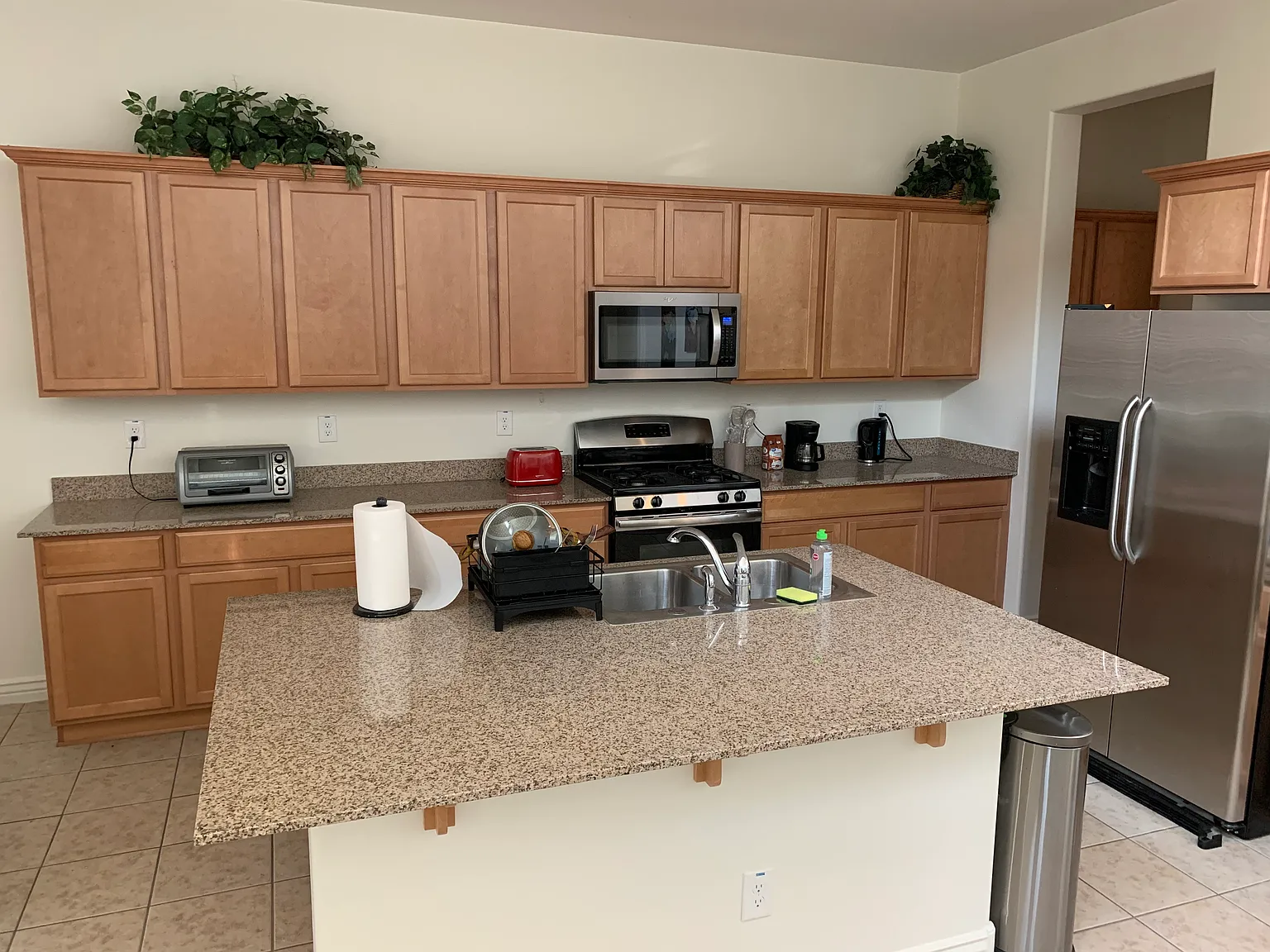 6 bed, 3600 sqft, $950 — Photo 2
