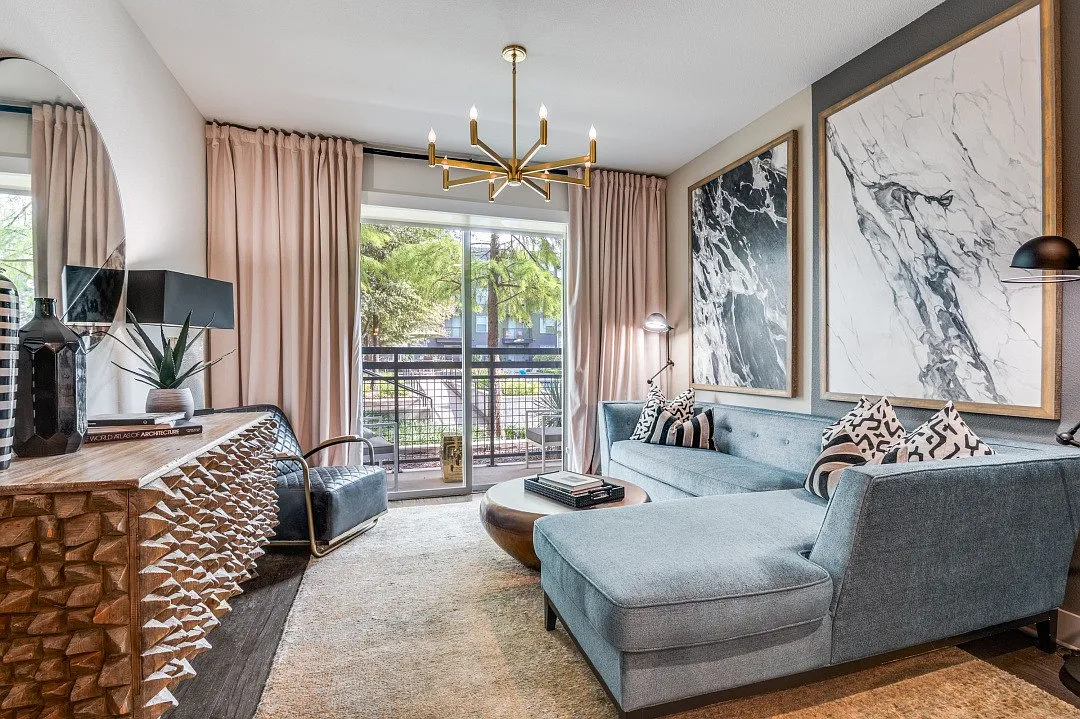 LTD West Commerce — Photo 4