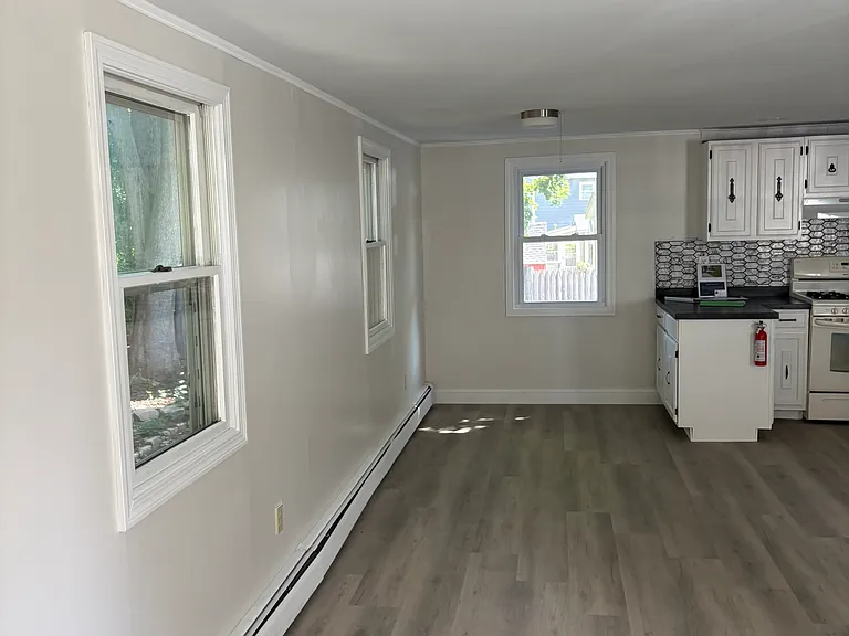 11 Central St — Photo 7
