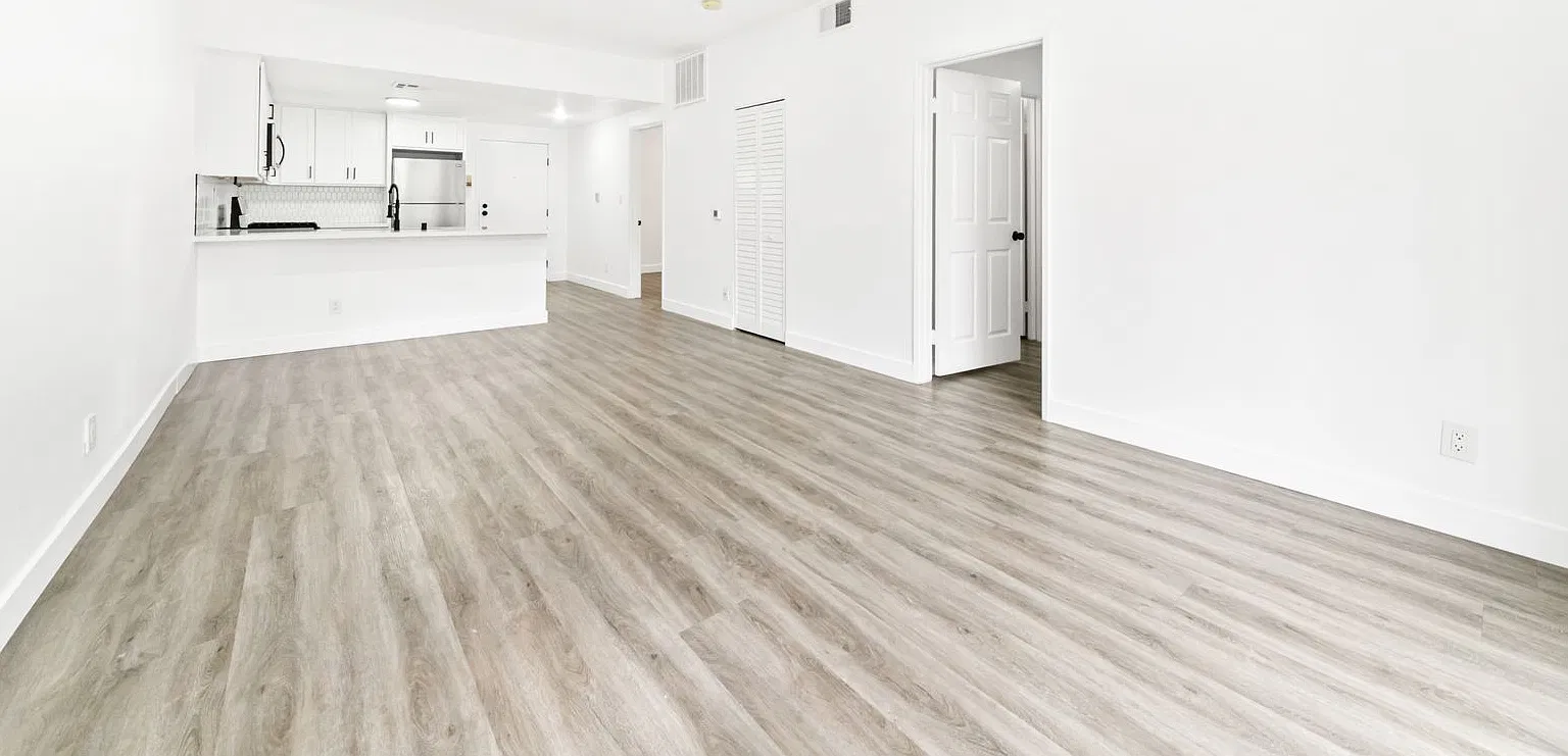 621 N Bronson Ave — Photo 1