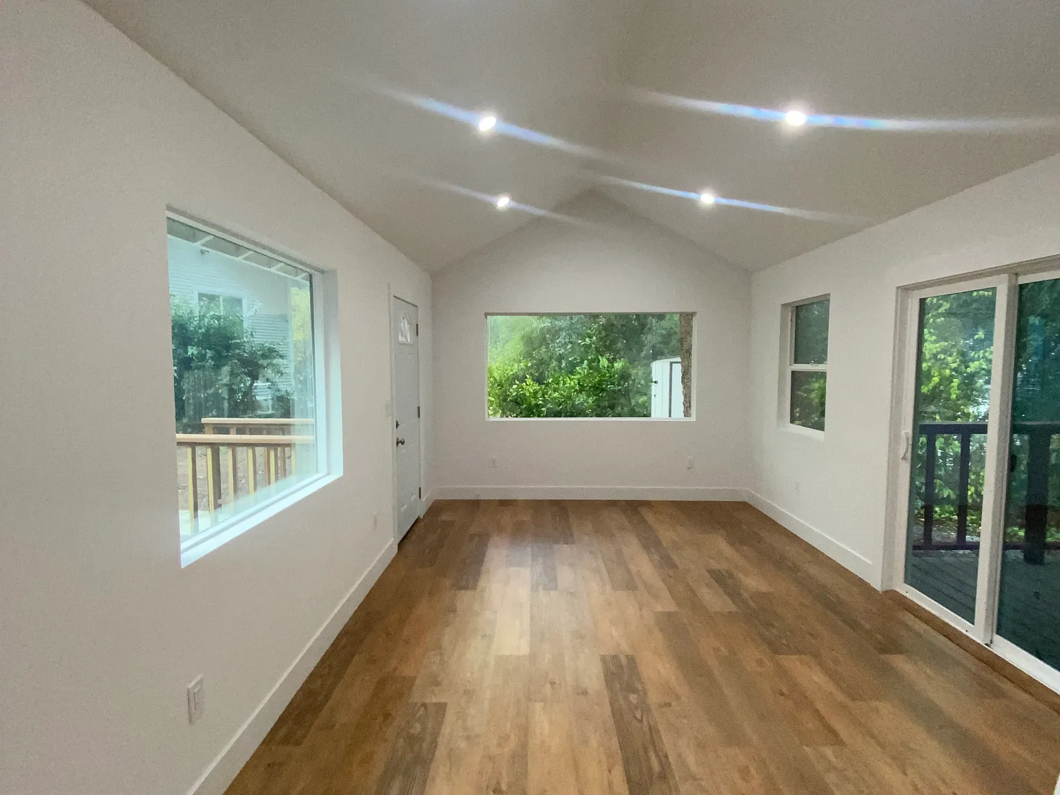 2 bed, 1.5 bath, 1000 sqft, $3,300 — Photo 4