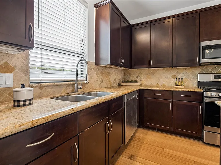 2309 McIlhenny St — Photo 13