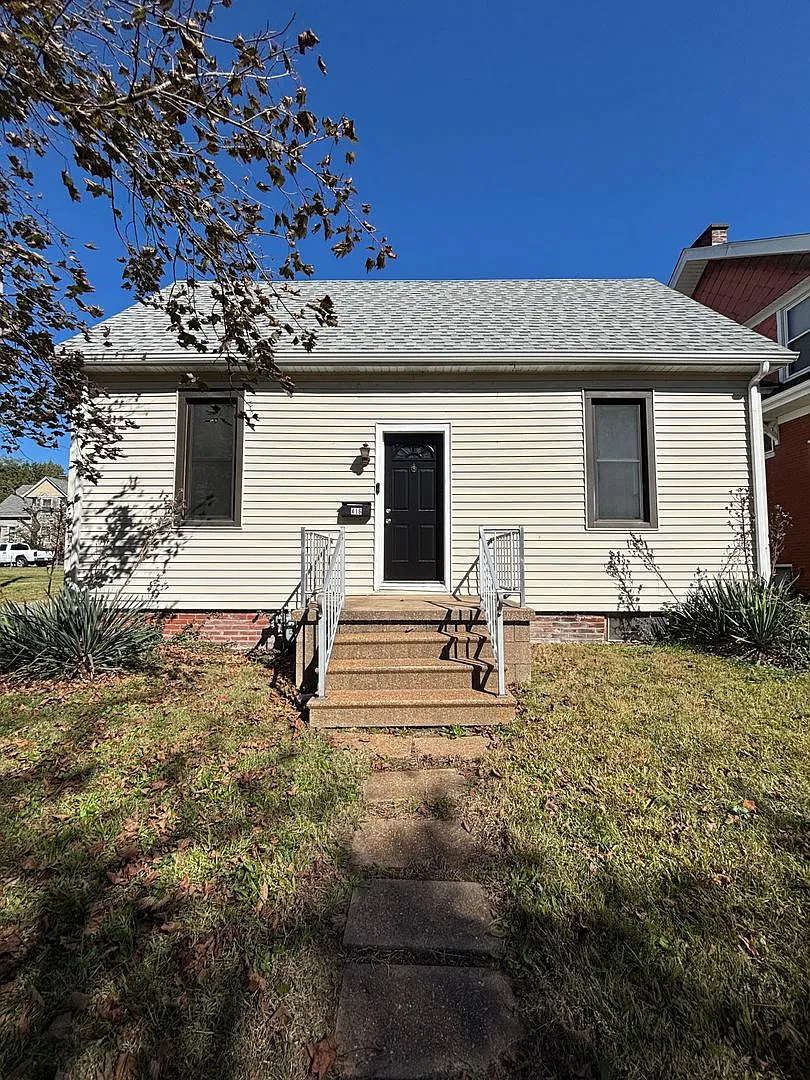 3 bed 1 bath home for rent in Belleville — Photo 1