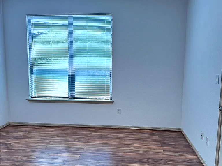 8901 Parkfield Dr — Photo 2