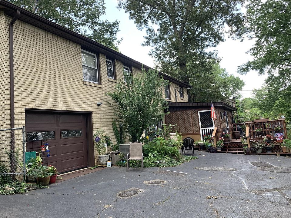 2nd image of 112 Friar Dr