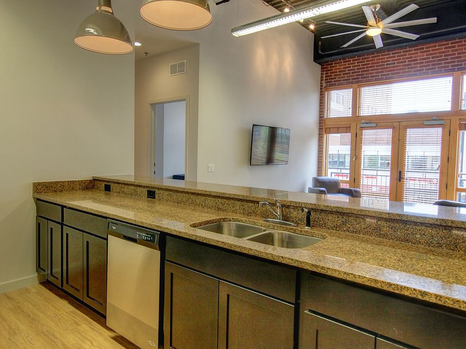 Kitchen/Living/Bar