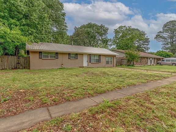 4th image of 1704 Rosemond Ave