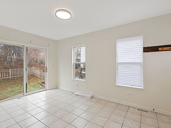 4th image of 1008 W Dale Ave