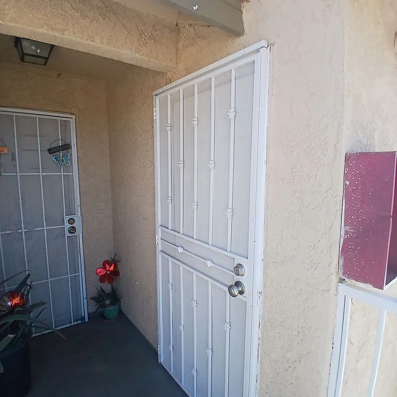 2 bed, 2.0 bath, 965 sqft, $1,800 — Photo 2