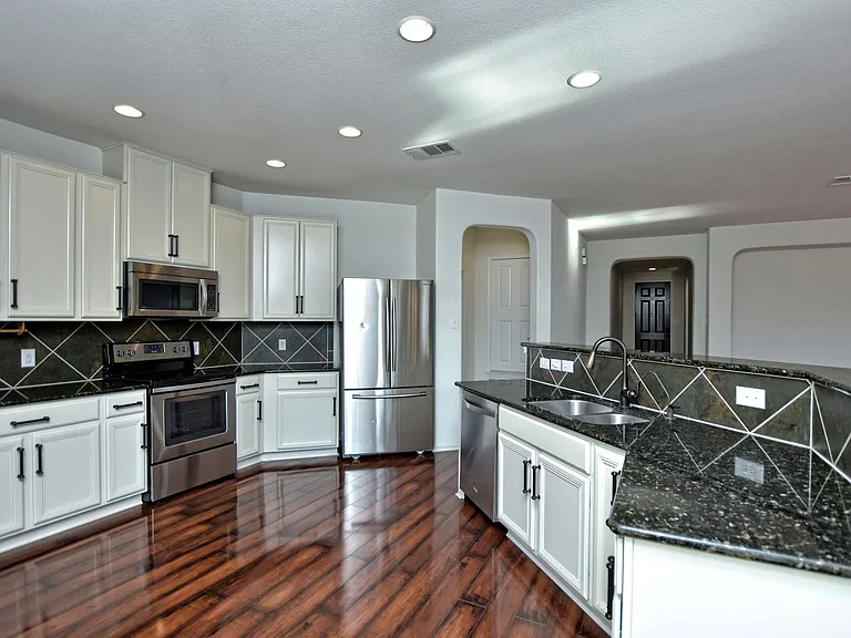 2717 Claremont Ct — Photo 12