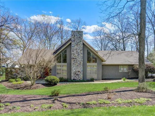 5226 Foxcroft Dr N, Schnecksville, PA 18078