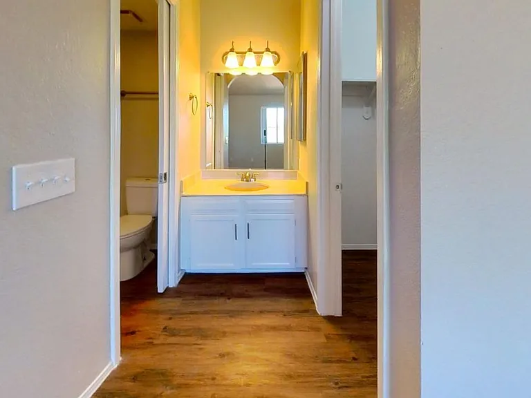 Two Bedroom Apartment Home with Beautfiul Courtyard views — Photo 20