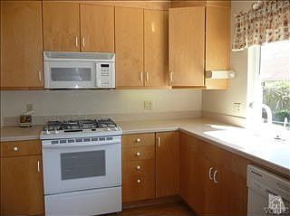5th image of 4458 Wooster St