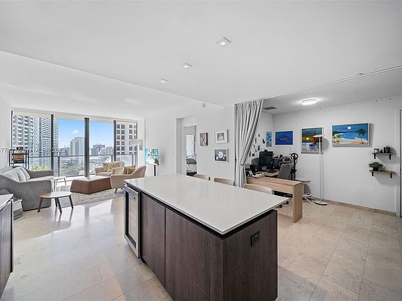 4th image of 68 SE 6th St Unit 1107