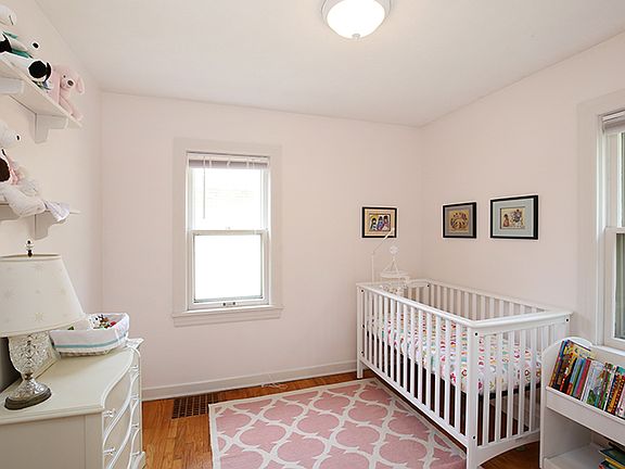 4th image of 1419 Leonard St NE