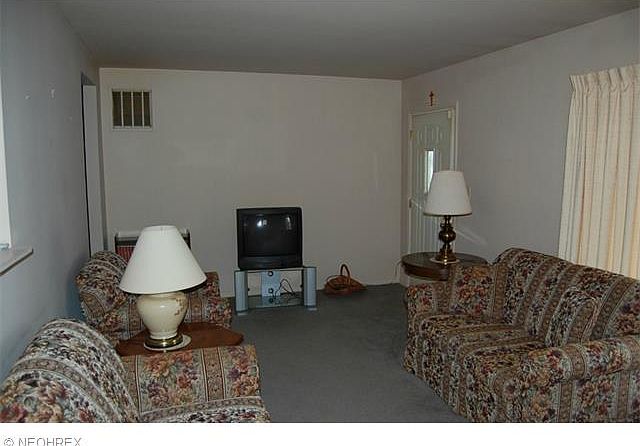2nd image of 672 N Hazelwood Ave