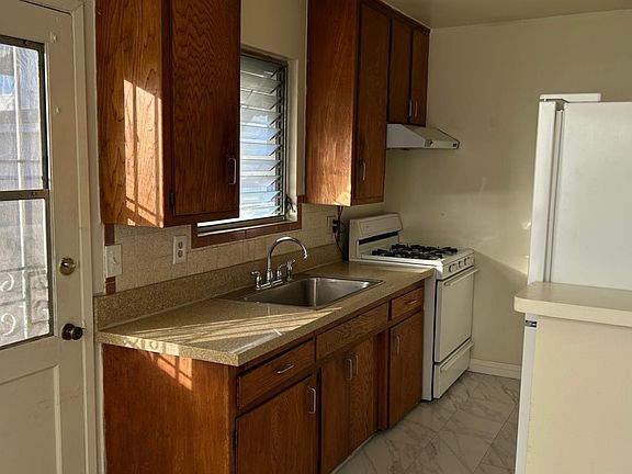 2nd image of 5811 Encinita Ave