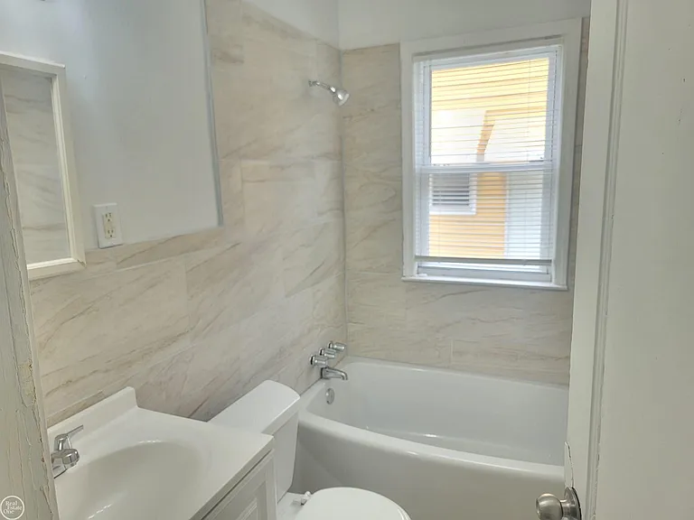 305 South Blvd W — Photo 13