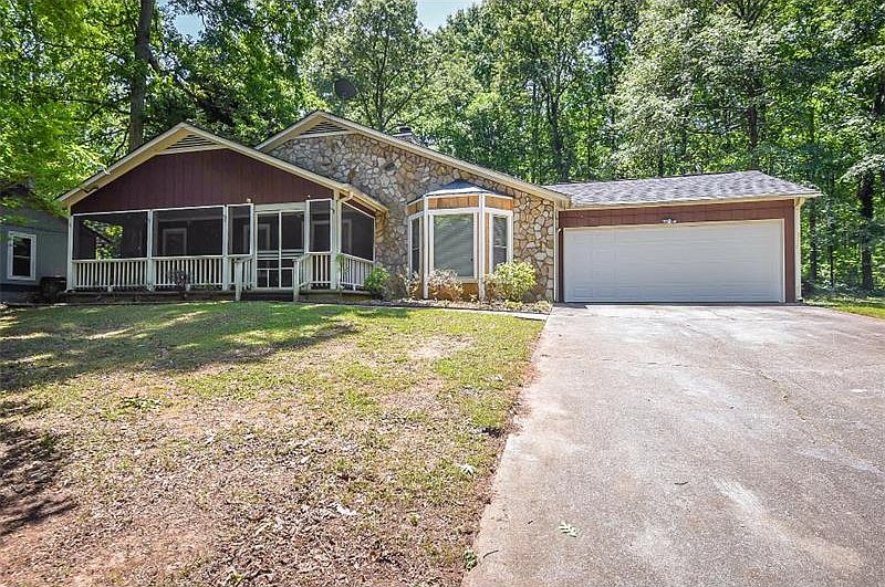 1st image of 627 Gregory Manor Dr SW