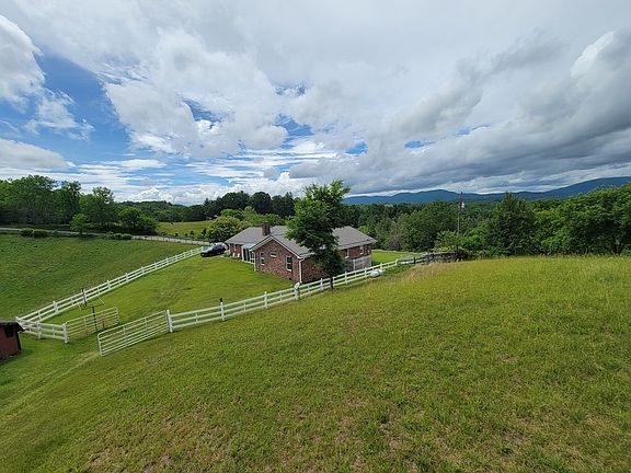 5th image of 1031 Shady Hill Rd