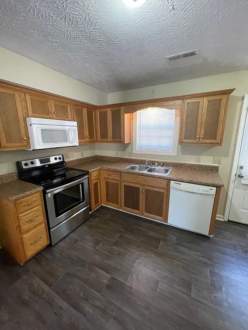 Pine Lane Apartments — Photo 4