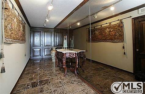 3rd image of 3621 Turtle Creek Blvd APT 7A