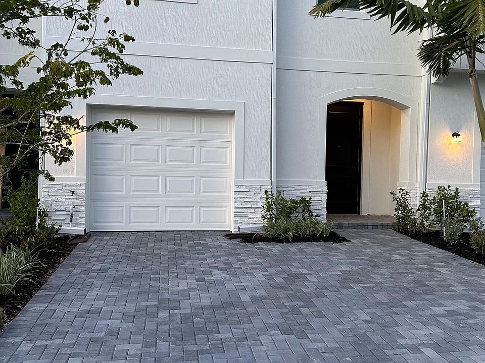 1st image of 6933 Harbours Edge Ave