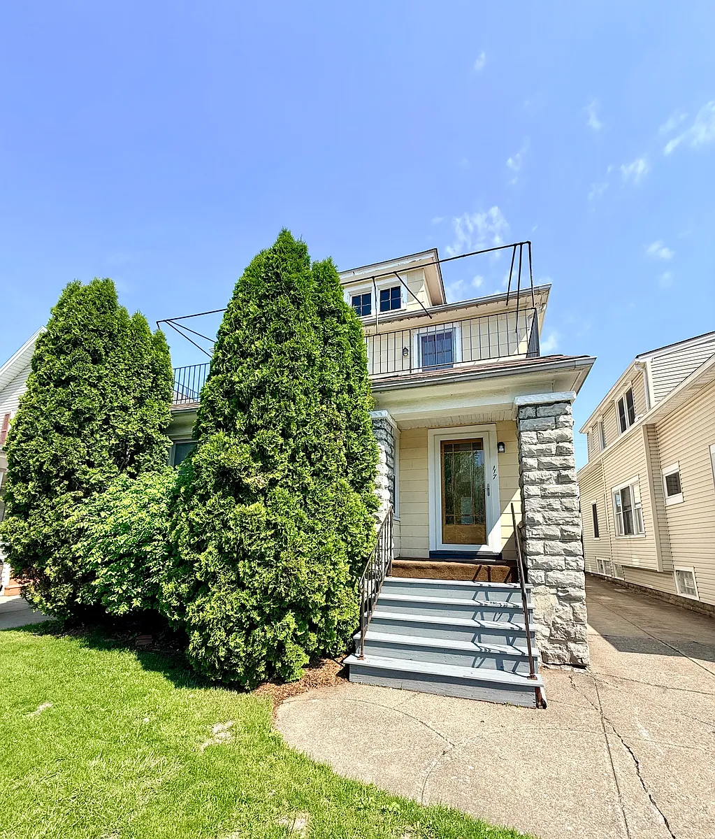 Building Photo - 117 Mang Ave #2