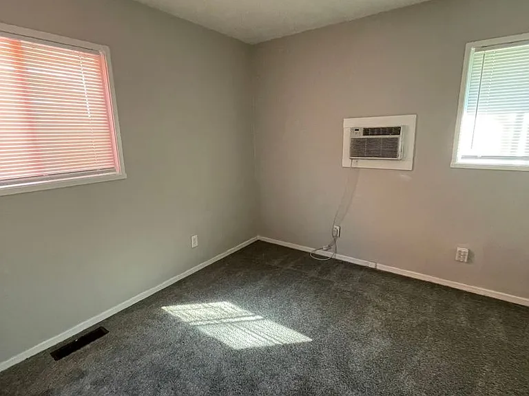 3161 Chrysler St — Photo 13