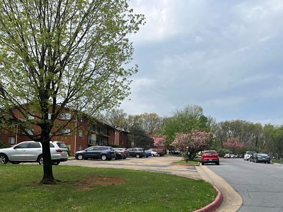 2nd image of 208-5 Governors Ln
