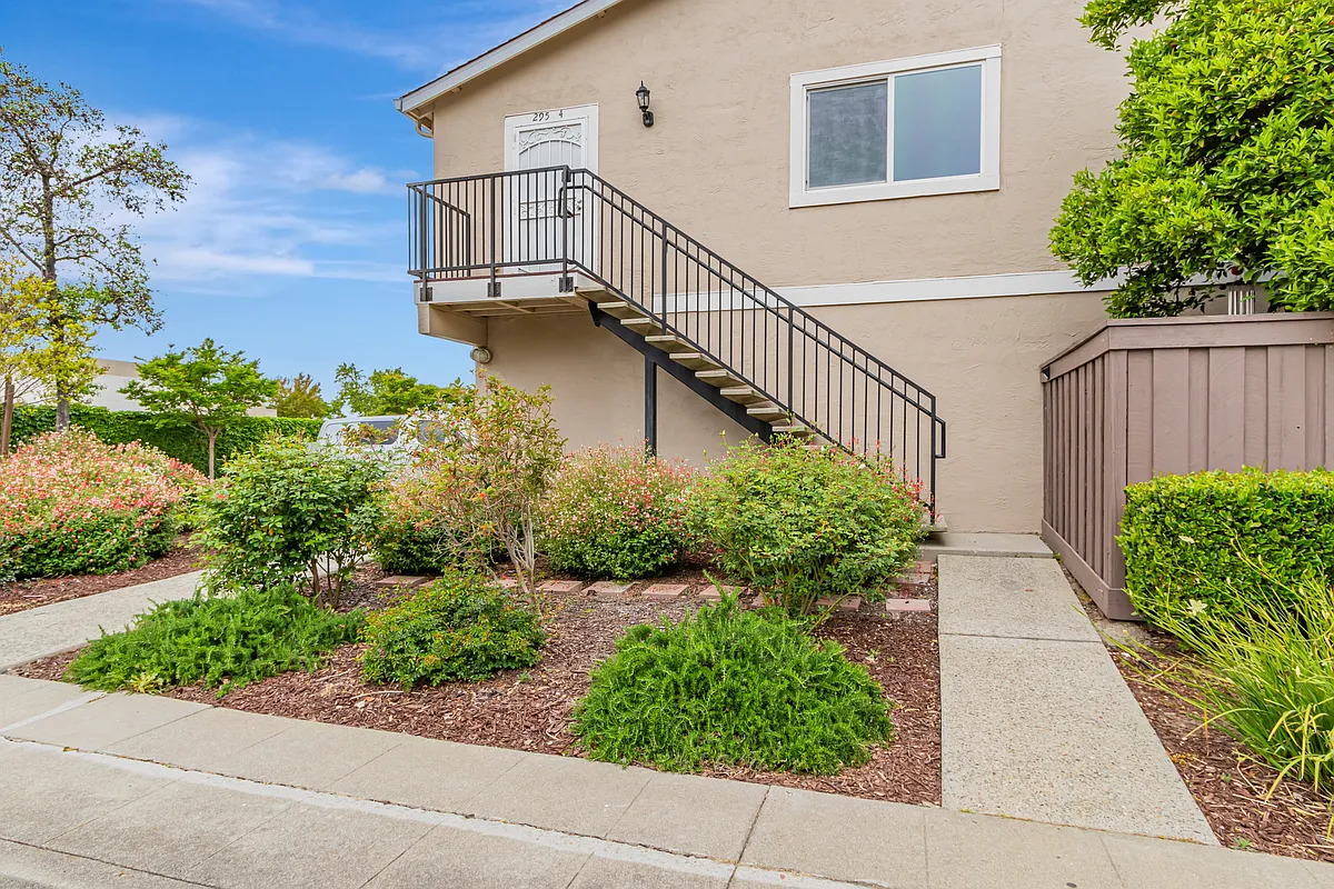 Building Photo - 295 Rio Verde Pl #4