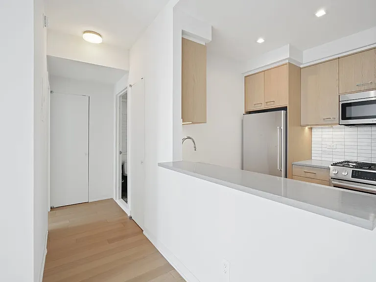 Columbus Pl #S41A — Photo 15