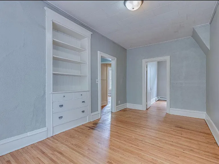 696 5th St E #1 — Photo 5