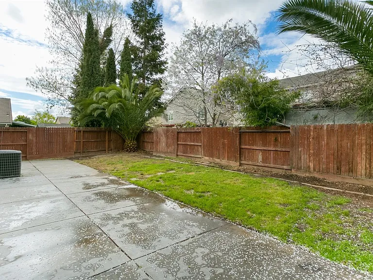 669 Brittanyann Ln — Photo 6