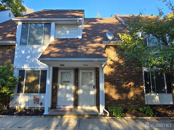 4 Nicholas Ct, Spotswood, NJ 08884