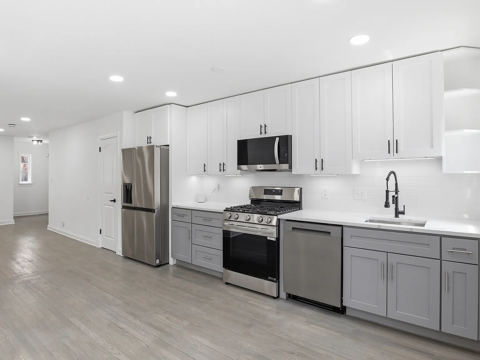 525 Oakwood St SE — Photo 4