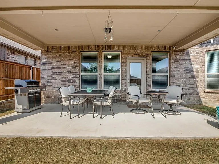 933 Slate Ln — Photo 14