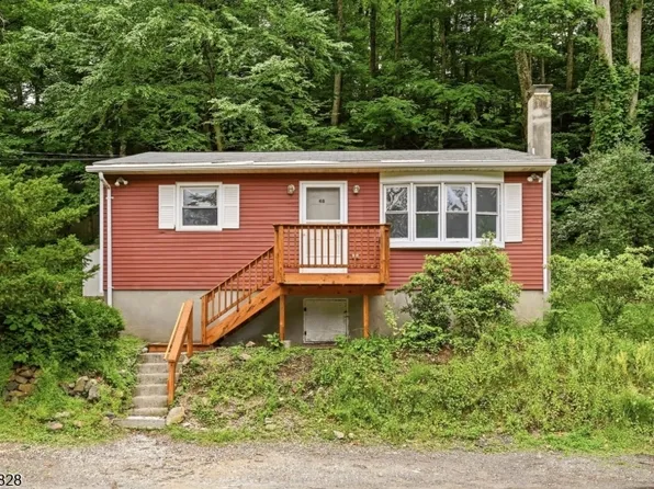 48 E Shore Dr, Vernon Twp., NJ 07462