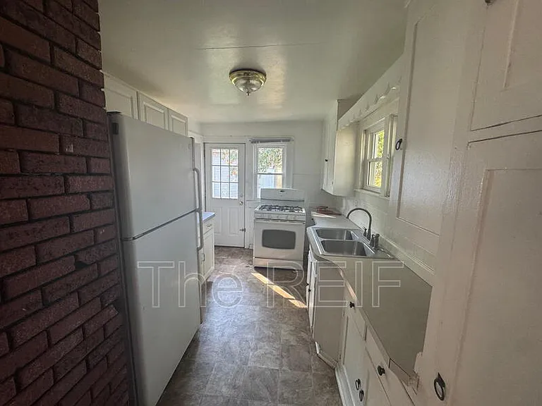 134 E Vienna St — Photo 8