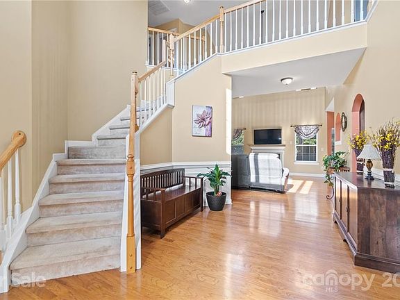 4th image of 468 NW Clearwater Dr