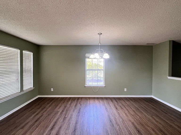10400 Hickory Hill Dr — Photo 4