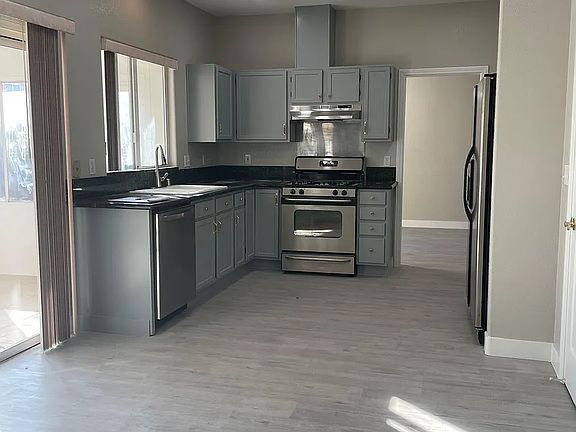 4th image of 7487 Tamarind Ave