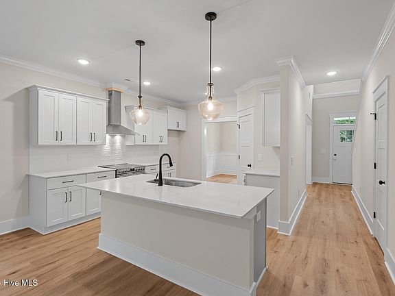 4th image of 105 N Lloyd Street Street