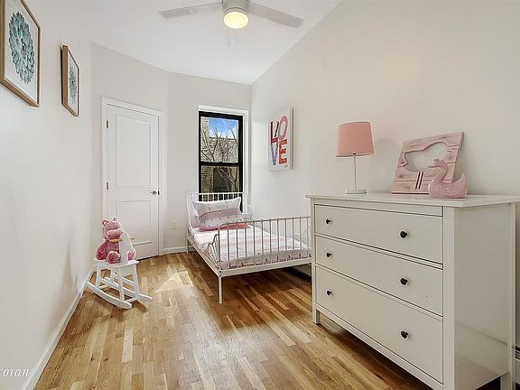 5th image of 634 11th St Unit 8
